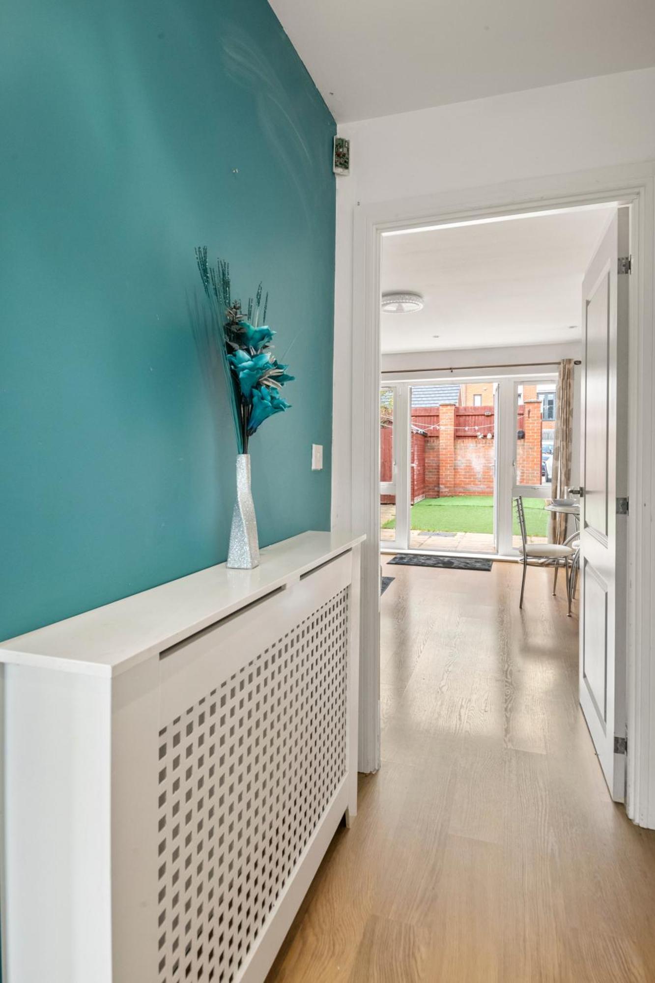 Holiday home 5 Minutes From Centre With Parking Reading