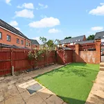 5 Minutes From Reading Centre With Parking