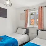 5 Minutes From Reading Centre With Parking