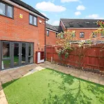 5 Minutes From Reading Centre With Parking