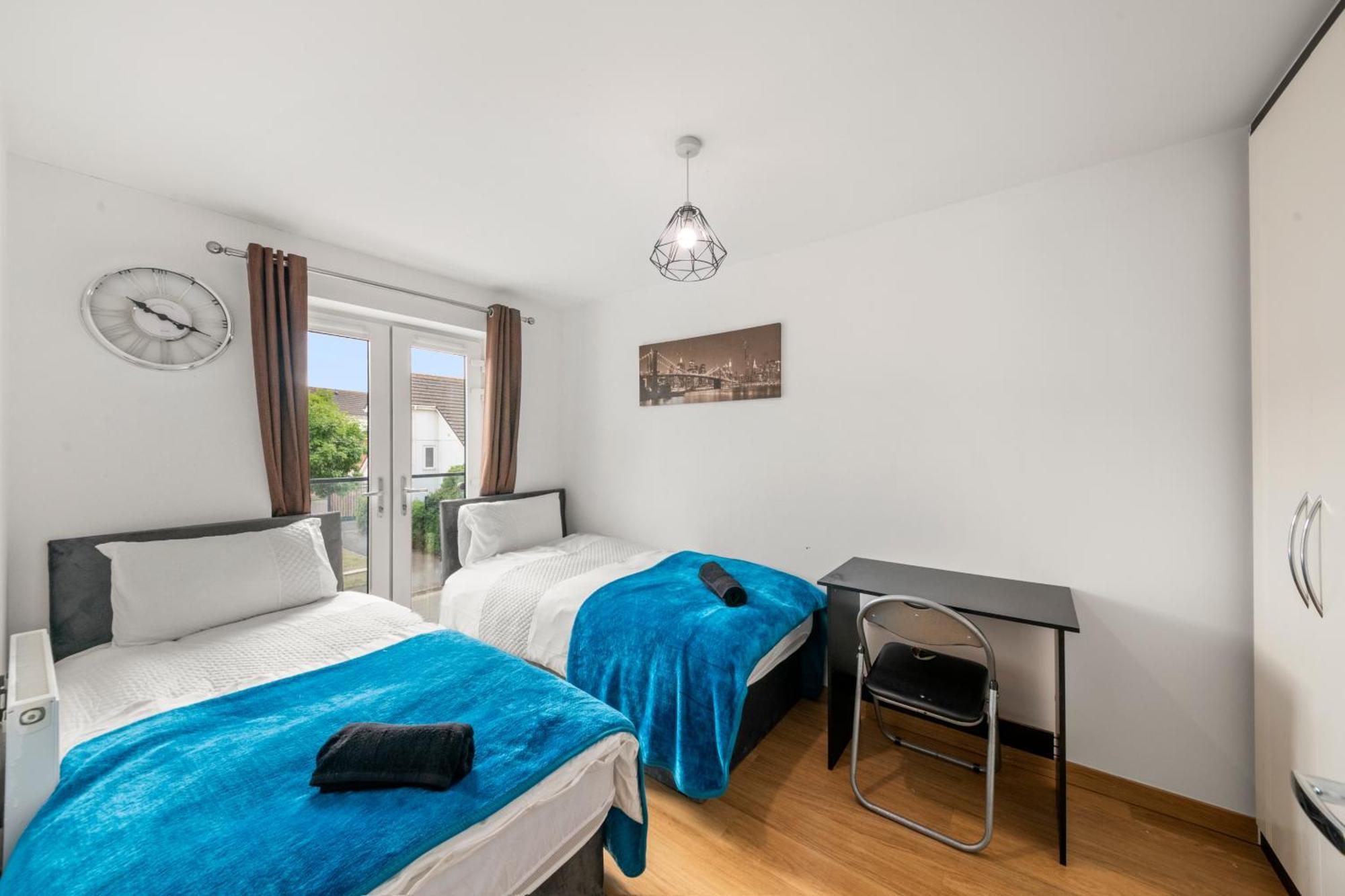 5 Minutes From Centre With Parking Reading