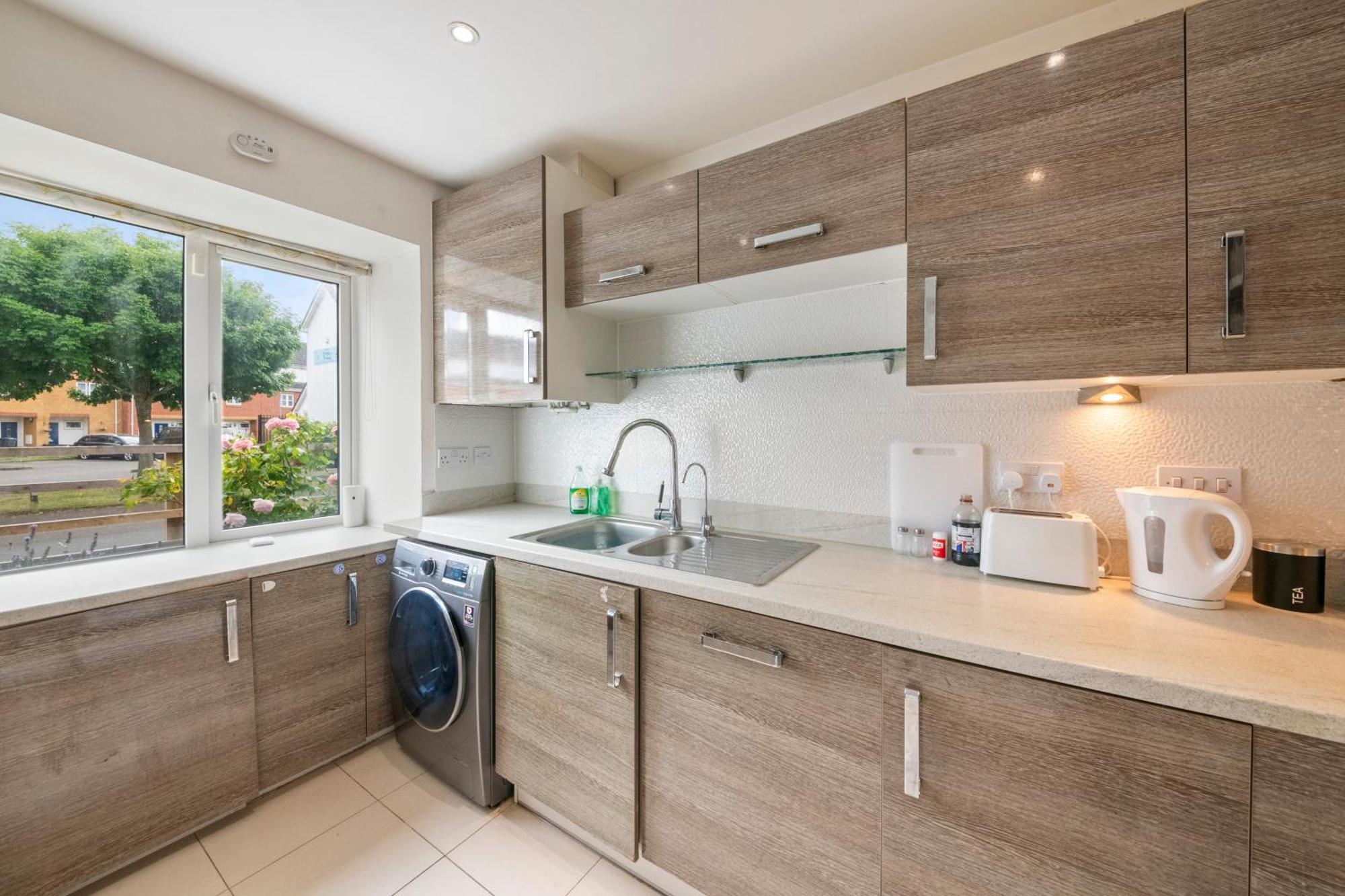 Holiday home 5 Minutes From Centre With Parking