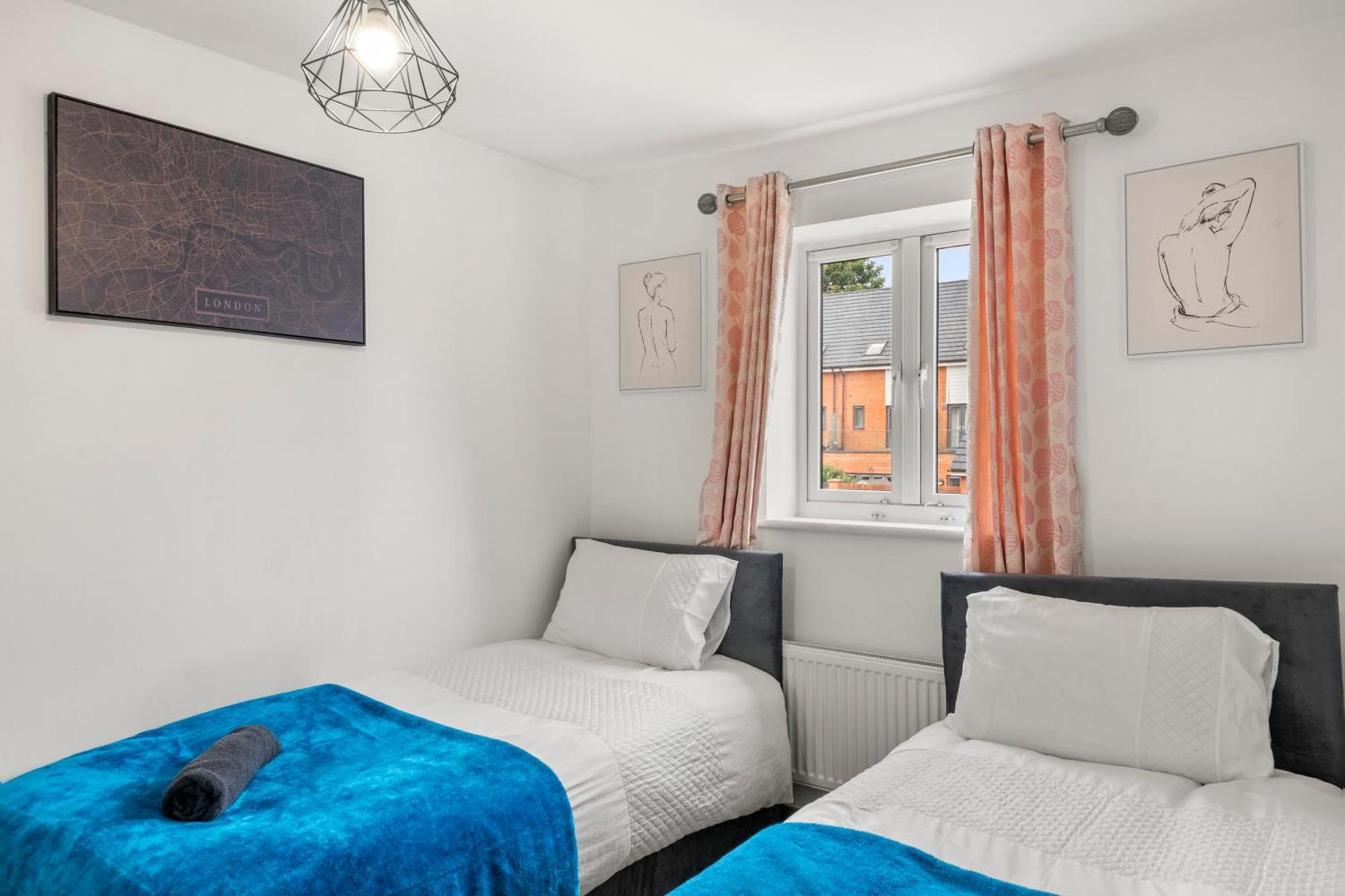 Holiday home 5 Minutes From Centre With Parking *