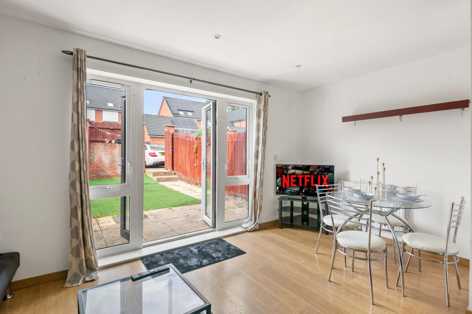 5 Minutes From Centre With Parking Holiday home Reading
